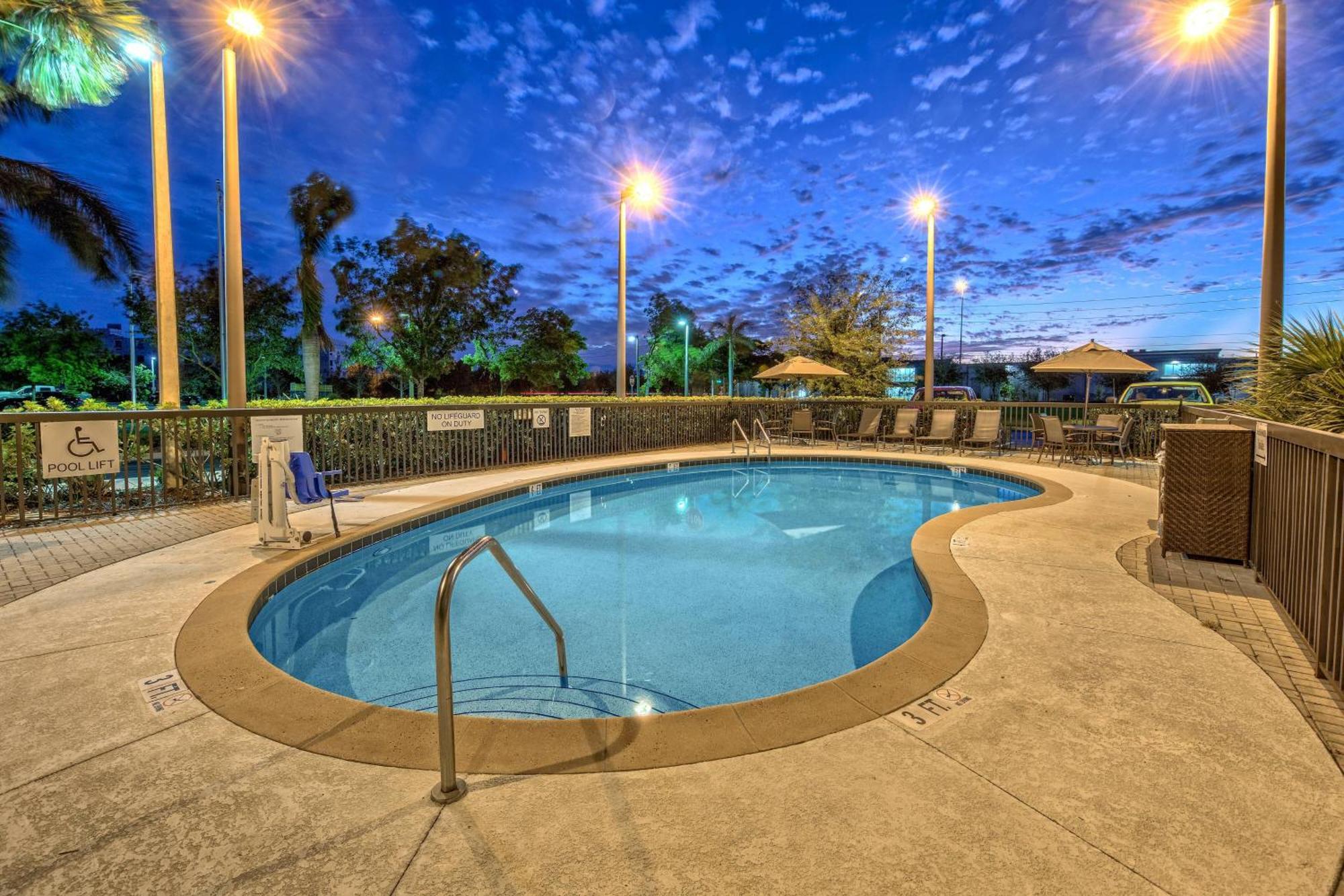 Fairfield Inn And Suites By Marriott North Naples Exterior foto